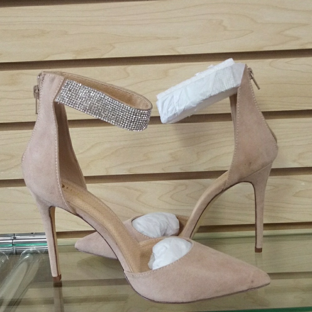 NEW Heels - Picture 2 of 4